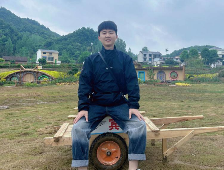 方腾 辅导员兼员工党支部书记